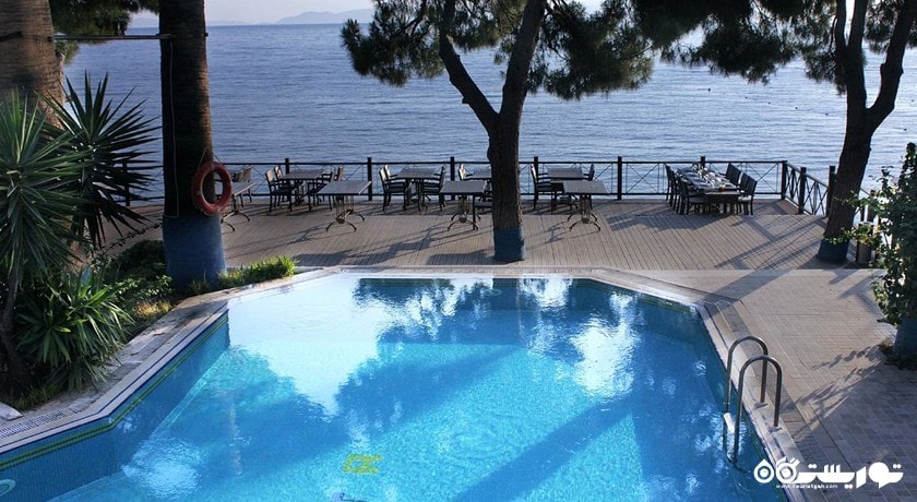 بار کنار استخر هتل